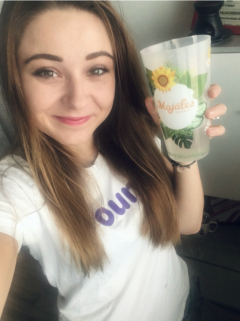 Bára Falhauerová